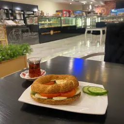 سميت حلوم